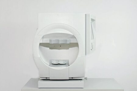 A Zeiss 720 machine sitting on top of a white table.